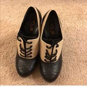 Oxford lace up heel